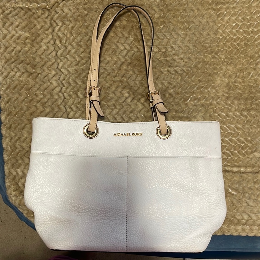 White Michael Kors purse. Good condition
